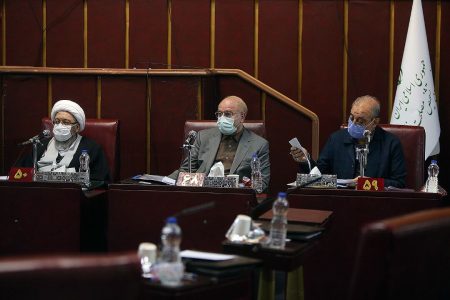 موضوع الزام پاسخگویی رییس جمهور و وزرا به تذکرات مجلس در مجمع تشخیص بررسی شد