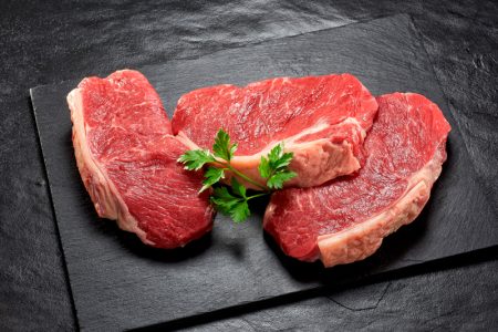 گوشت ۵۰۰ هزار تومانی معیار قیمت‌گذاری نیست/ برخی حباب ایجاد می‌کنند