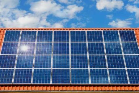 شهرک‌های صنعتی برای تأمین برق از پنل‌های خورشیدی بهره ببرند