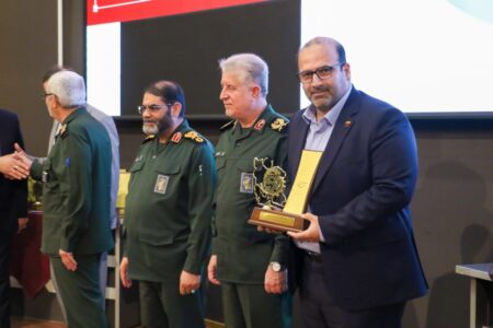 مدیرعامل «فخوز» موفق به دریافت تندیس نشان ملی اقتصاد مقاومتی شد